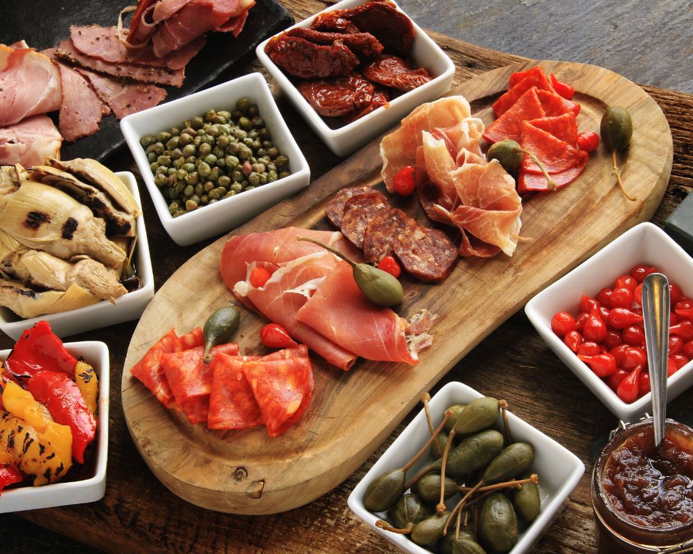 Apéritif italien : que mettre sur un plateau d’antipasti ?